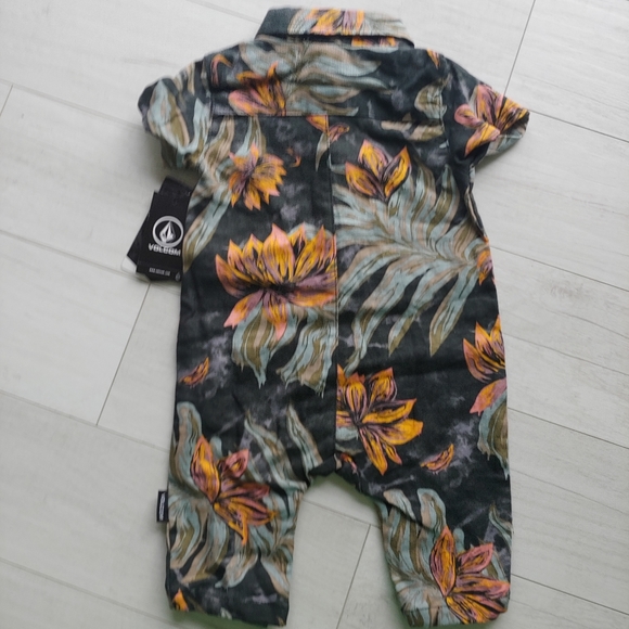 VOLCOM Baby NEW Baby Romper - Picture 7 of 15